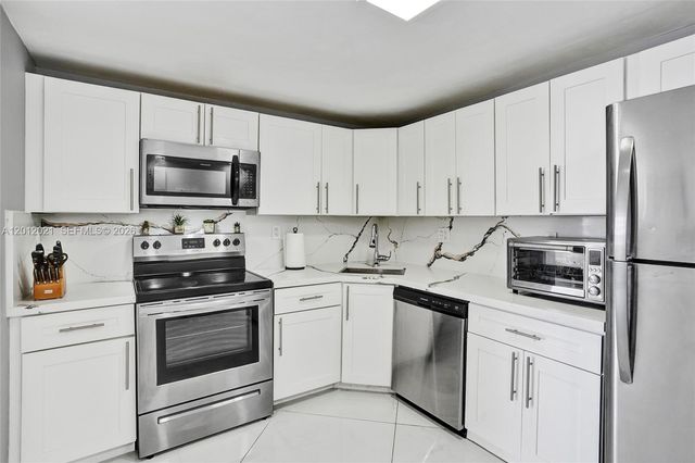 2750 NE 183rd St 2412, Aventura, FL 33160