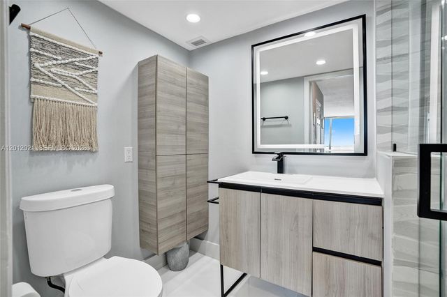 2750 NE 183rd St 2412, Aventura, FL 33160