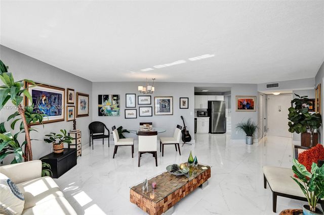2750 NE 183rd St 2412, Aventura, FL 33160