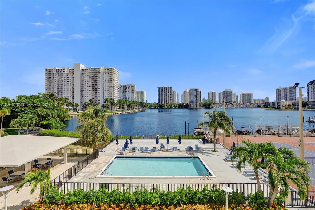 2750 NE 183rd St 2412, Aventura, FL 33160
