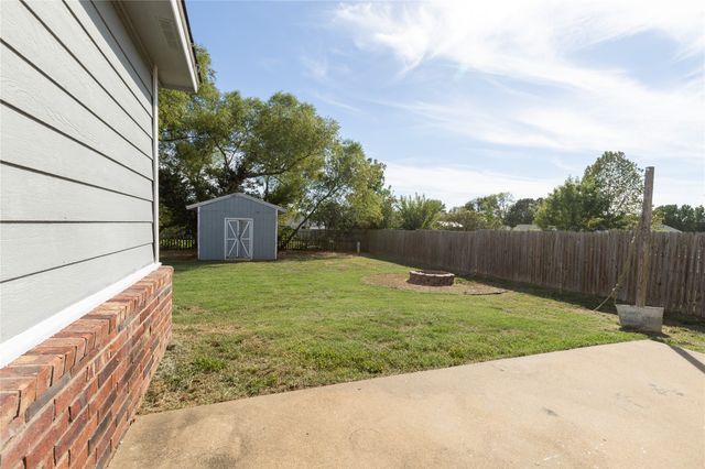 616 W Dogwood Street, Coweta, OK 74429