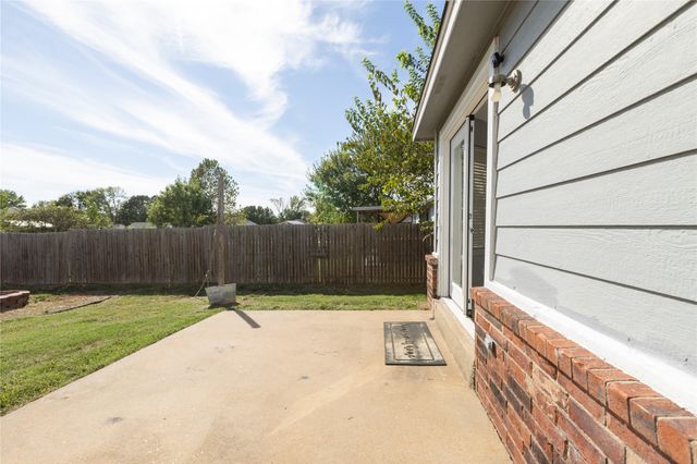 616 W Dogwood Street, Coweta, OK 74429