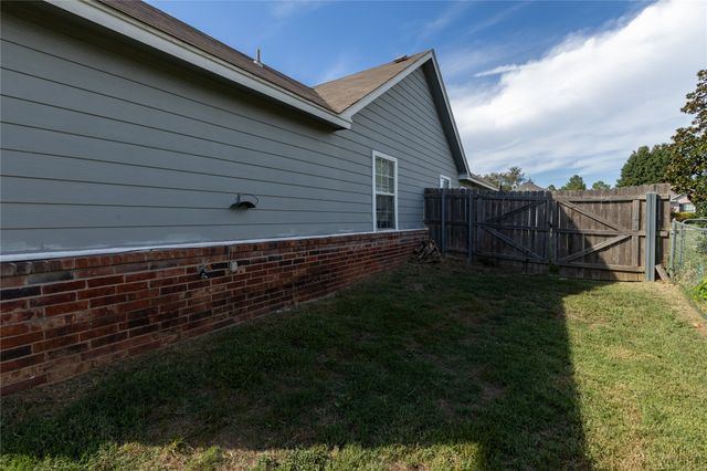 616 W Dogwood Street, Coweta, OK 74429