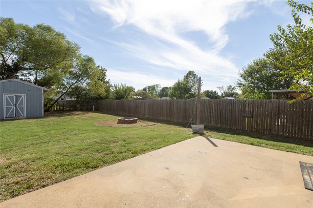 616 W Dogwood Street, Coweta, OK 74429
