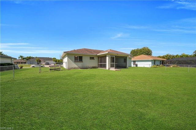 227 SE 2nd TER, Cape Coral, FL 33990