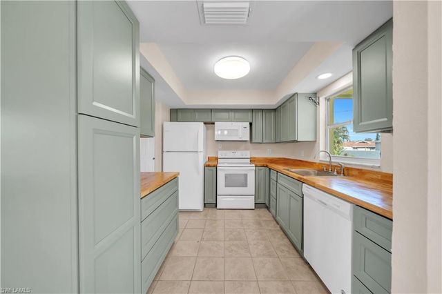 227 SE 2nd TER, Cape Coral, FL 33990