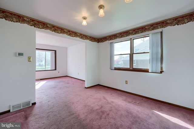 2154 COVENTRY RD, Lancaster, PA 17601