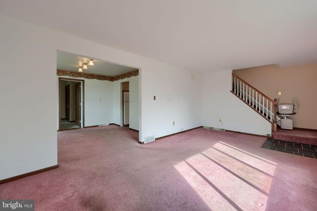 2154 COVENTRY RD, Lancaster, PA 17601