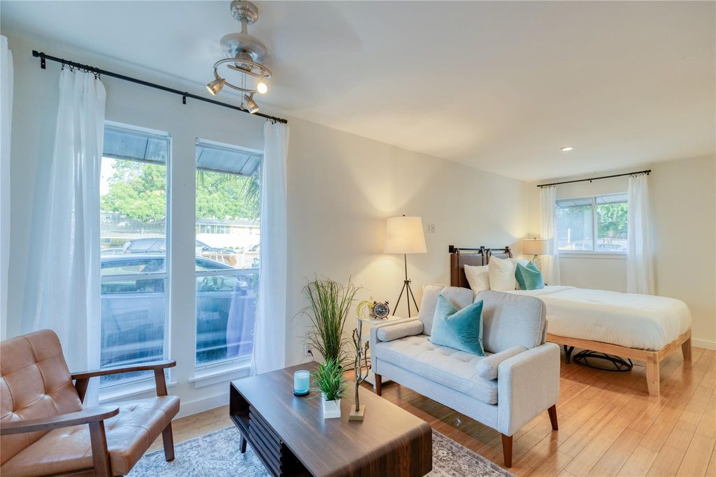 2526 Durwood ST 110, Austin, TX 78704