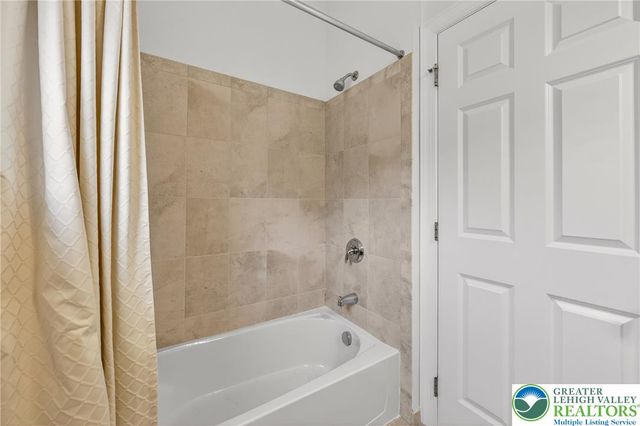 2005 Rainlilly Drive, Upper Saucon Twp, PA 18034