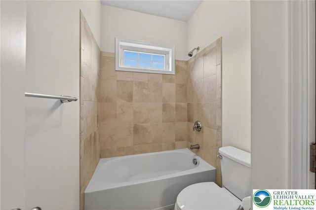 2005 Rainlilly Drive, Upper Saucon Twp, PA 18034