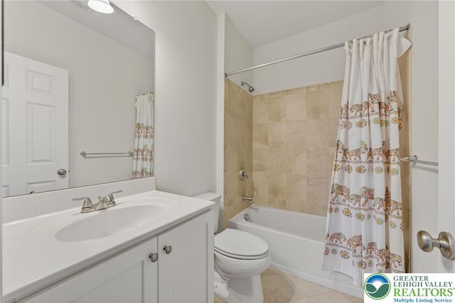2005 Rainlilly Drive, Upper Saucon Twp, PA 18034