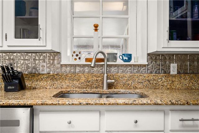 3904 GINGERBREAD Road, Alexandria, LA 71301