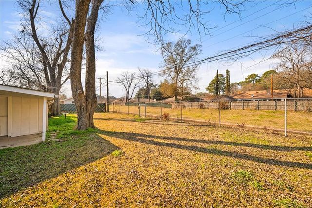 3904 GINGERBREAD Road, Alexandria, LA 71301