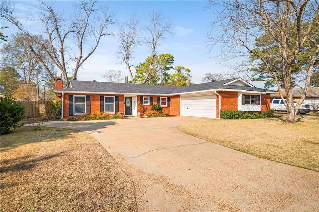 3904 GINGERBREAD Road, Alexandria, LA 71301