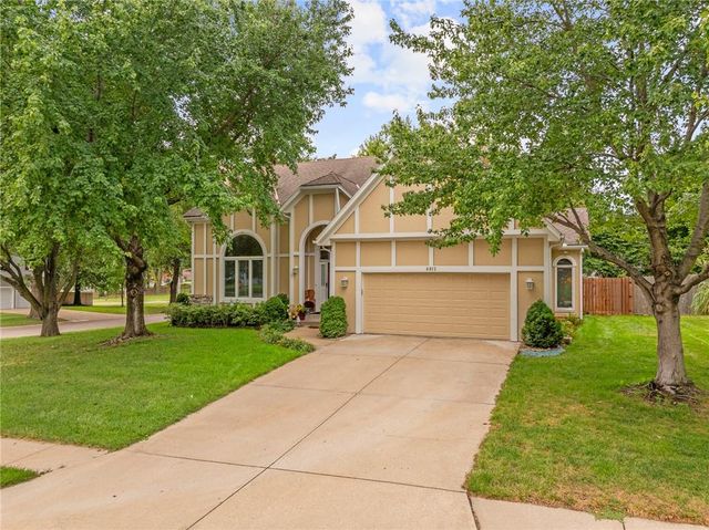 6812 haskins Street, Shawnee, KS 66216