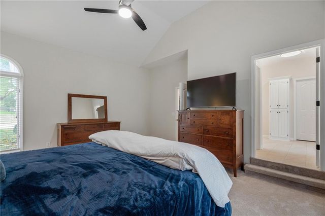 6812 haskins Street, Shawnee, KS 66216