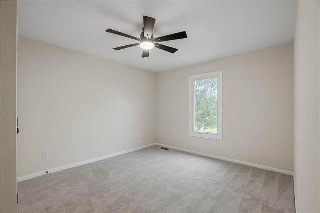 6812 haskins Street, Shawnee, KS 66216