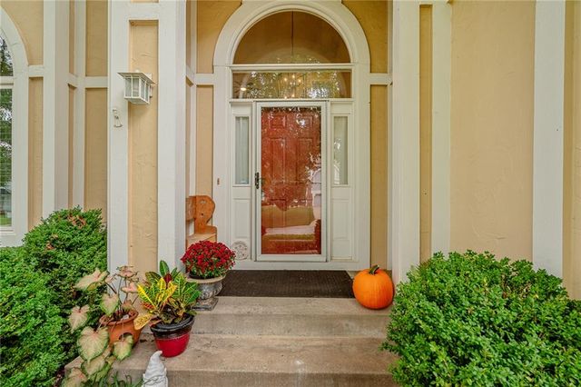 6812 haskins Street, Shawnee, KS 66216