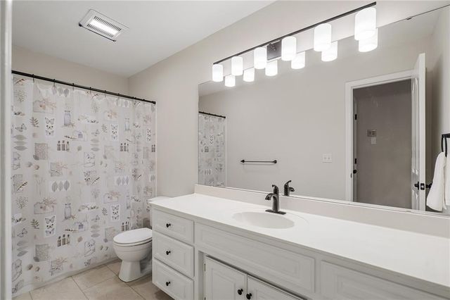 6812 haskins Street, Shawnee, KS 66216