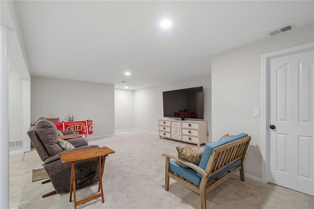 6812 haskins Street, Shawnee, KS 66216