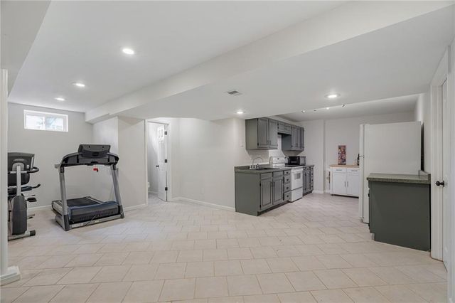 6812 haskins Street, Shawnee, KS 66216