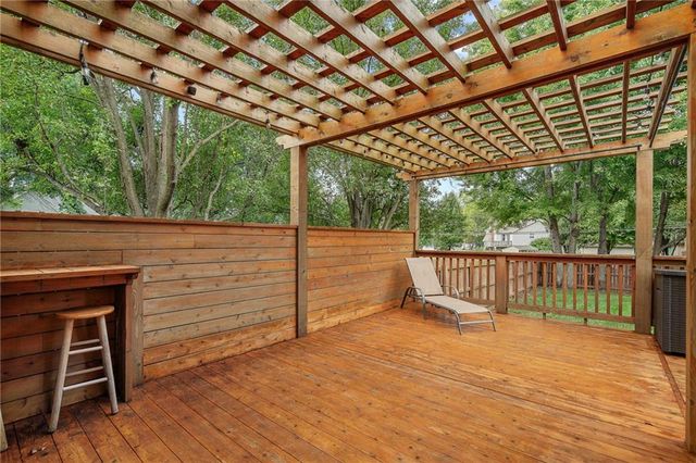 6812 haskins Street, Shawnee, KS 66216
