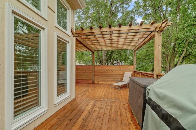6812 haskins Street, Shawnee, KS 66216