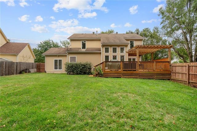 6812 haskins Street, Shawnee, KS 66216