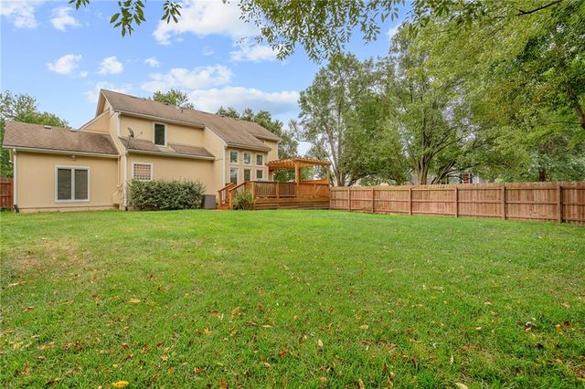 6812 haskins Street, Shawnee, KS 66216