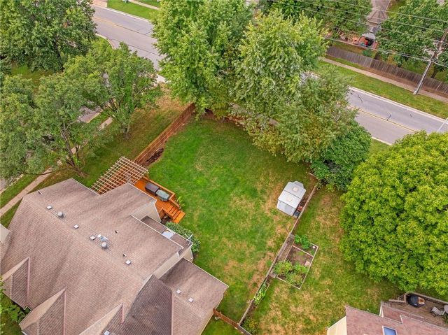6812 haskins Street, Shawnee, KS 66216