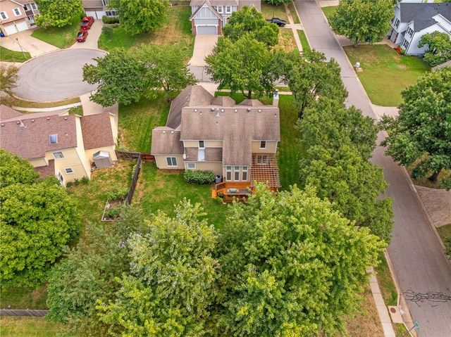 6812 haskins Street, Shawnee, KS 66216