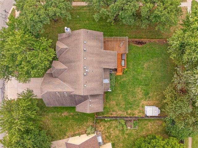 6812 haskins Street, Shawnee, KS 66216