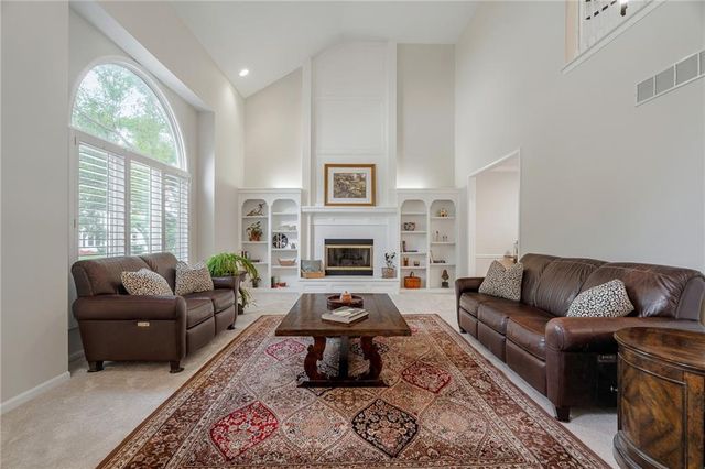 6812 haskins Street, Shawnee, KS 66216