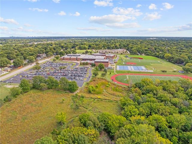 6812 haskins Street, Shawnee, KS 66216