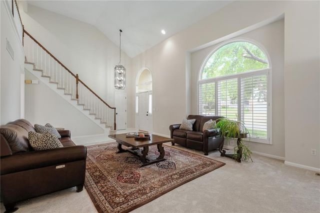 6812 haskins Street, Shawnee, KS 66216