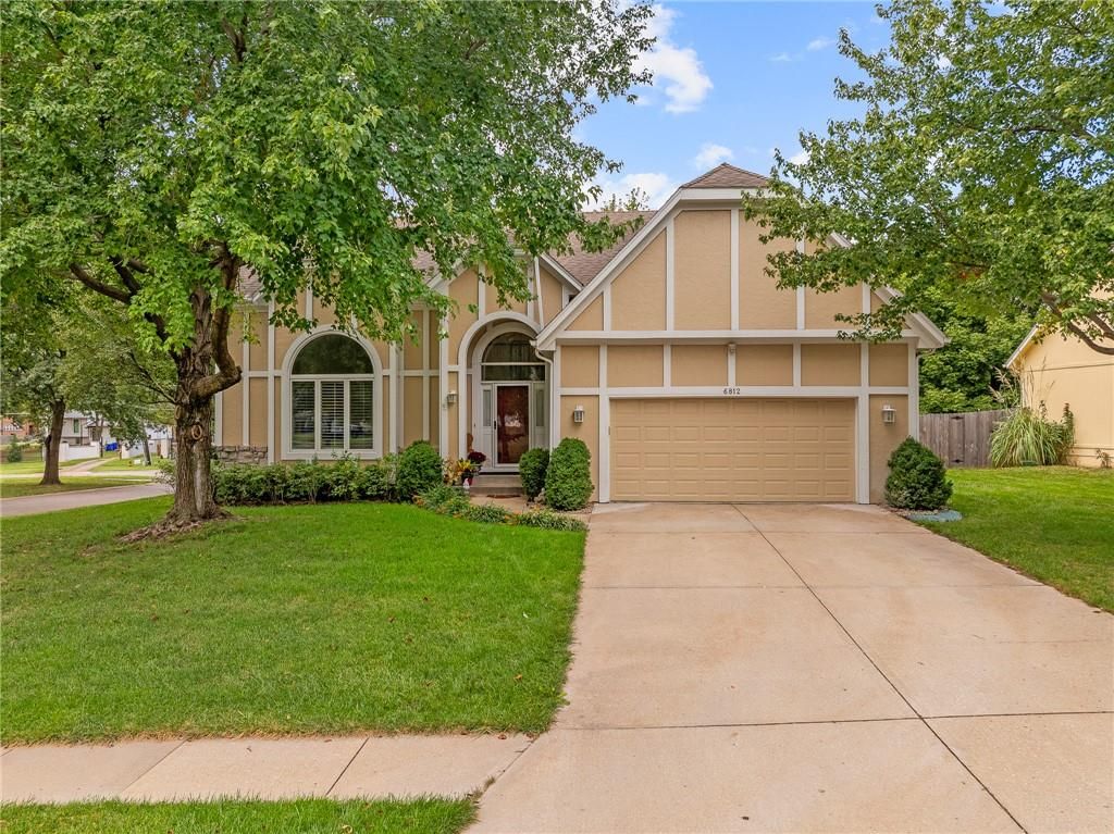 6812 haskins Street, Shawnee, KS 66216