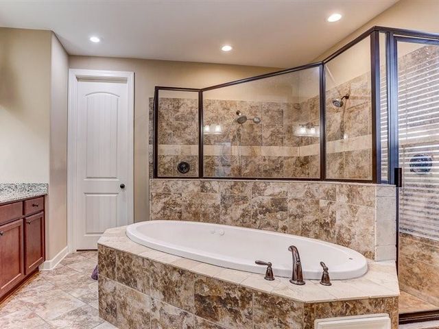 8545 WOODLAND ROSE CIR, Memphis, TN 38016
