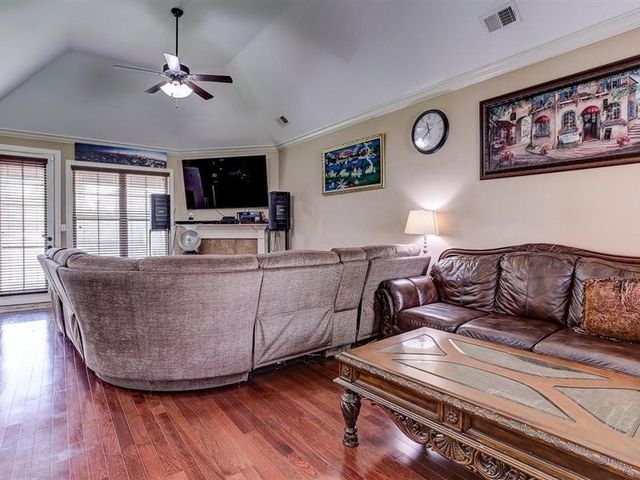 8545 WOODLAND ROSE CIR, Memphis, TN 38016