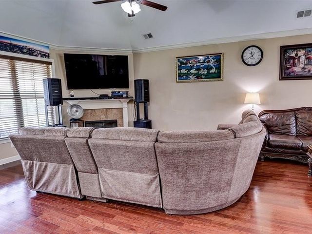 8545 WOODLAND ROSE CIR, Memphis, TN 38016