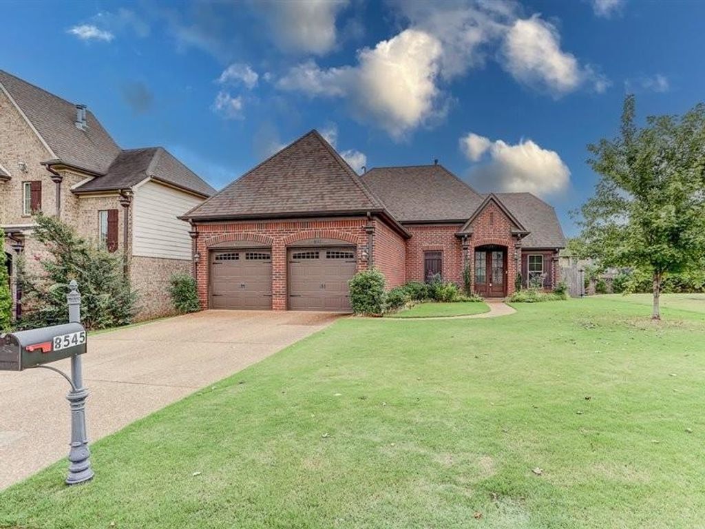 8545 WOODLAND ROSE CIR, Memphis, TN 38016