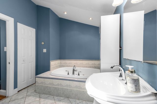 30 Tinson Rd, Quincy, MA 02169