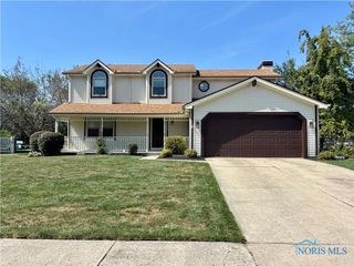 1126 Heritage Lane, Oregon, OH 43616