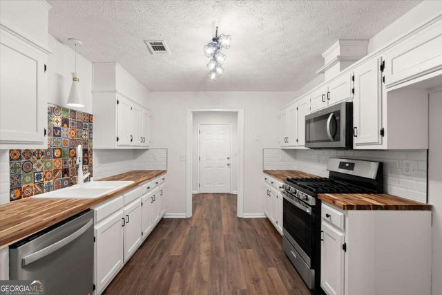 5015 Logans Run, Loganville, GA 30052
