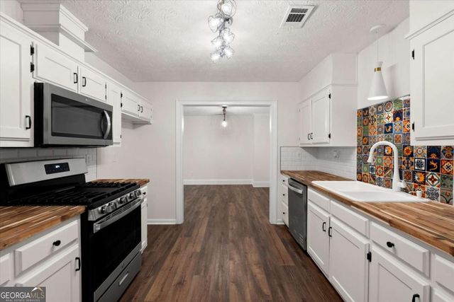 5015 Logans Run, Loganville, GA 30052