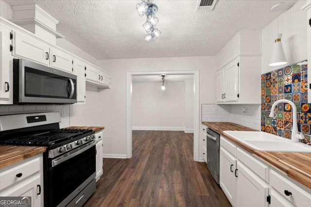 5015 Logans Run, Loganville, GA 30052