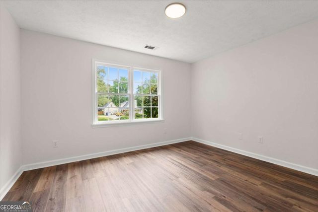 5015 Logans Run, Loganville, GA 30052