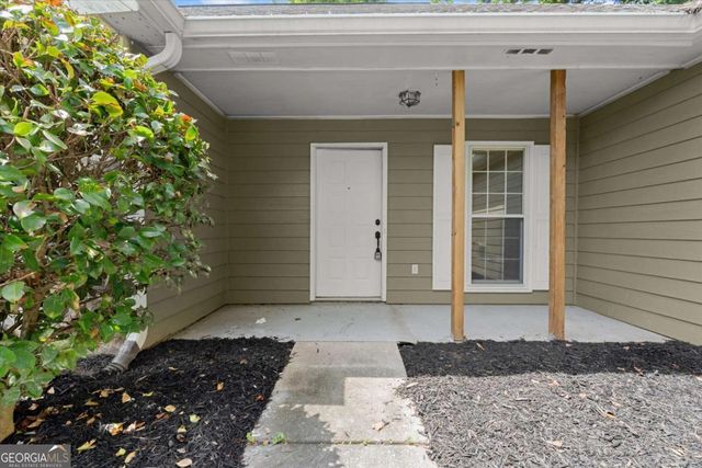 5015 Logans Run, Loganville, GA 30052