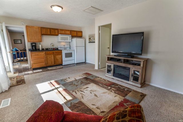 5785 E Golden Hills Drive, Monticello, IN 47960