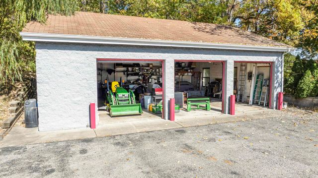 5785 E Golden Hills Drive, Monticello, IN 47960